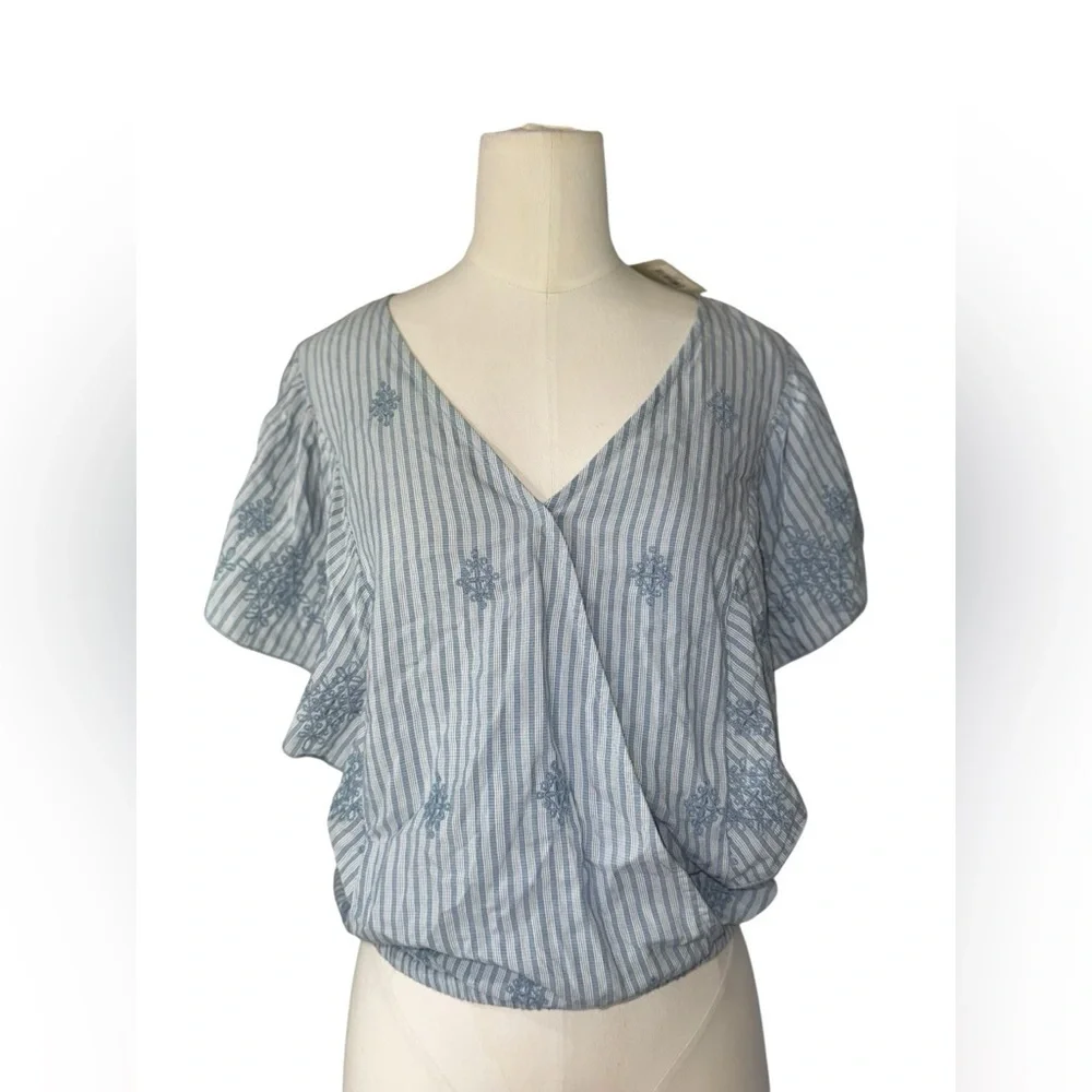 LUCKY BRAND - Cross Over Flutter Sleeve Top - Blue  in Small - Picture 4 of 6